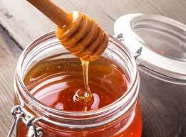 Honey is rich in natural medicinal properties and can be used to relieve sore throat. It is considered as one of the best home remedies.