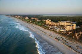 Amelia Island is a charming barrier island on Florida's Atlantic Coast that is close to the Georgia border and is a good place to go there on weekend.