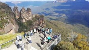 Blue Mountains, Australia, is known for its stunning natural beauty and popular tourist spots and is one of the recommended weekend getaway destinations. It's a perfect place for weekend getaway destinations in Australia. 