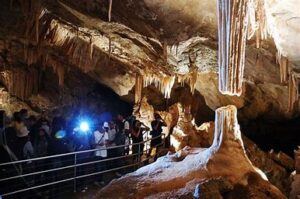 Jenolan Caves, situated in the Blue Mountains of New South Wales, Australia, is a fascinating underground wonderland filled with stunning limestone formations and crystal-clear underground rivers. <yoastmark class=