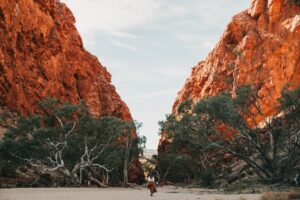 Located in the West MacDonnell Ranges, Simpsons Gap is a picturesque gorge with towering cliffs and a permanent waterhole. It's a great spot for short walks, wildlife spotting, and enjoying the peaceful surroundings. This is one of the recommended weekend getaway destinations in Australia.