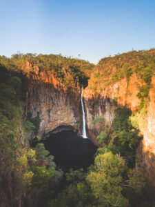 This impressive waterfall plunges into a deep waterhole, offering breathtaking views and a chance to spot native wildlife such as birds and bats.