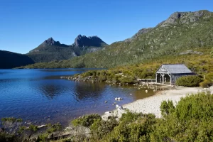 This UNESCO World Heritage-listed park is home to rugged mountains, ancient rainforests, and picturesque lakes. Visitors can embark on the famous Overland Track, spot wildlife such as wombats and wallabies, and marvel at the beauty of Dove Lake and Cradle Mountain. It's a perfect place for weekend getaway destinations in Australia. 