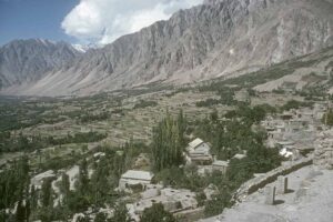 Situated in the Hunza Valley, Karimabad is a charming town known for its stunning views of Rakaposhi and Ultar Sar peaks. Visitors can explore the Baltit Fort, sample local cuisine such as apricot-based dishes, and shop for handicrafts and gemstones.