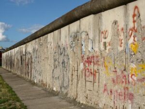 A poignant reminder of Germany's divided past, the Berlin Wall Memorial preserves a section of the former wall and offers insights into the Cold War era. In Germany, it is recommended to see the Berlin Wall.