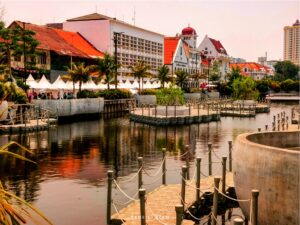 As the capital city of Indonesia, Jakarta's Old Town is a treasure trove of colonial-era buildings, museums, and historical sites. Visitors can explore Dutch colonial architecture, visit museums, and learn about Indonesia's colonial past.