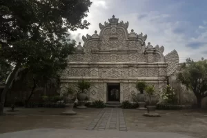 Located in Yogyakarta, the Sultan's Palace is the official residence of the Sultan of Yogyakarta and a cultural hub for Javanese traditions. Visitors can explore the palace's grand halls, museums, and cultural performances, gaining insight into Indonesia's royal heritage and traditional customs.