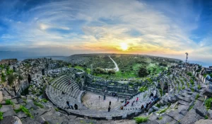 Formerly known as Gadara, Umm Qais is an ancient Greco-Roman city located in northern Jordan. Visitors can explore well-preserved ruins, including a theater, basilica, and colonnaded street, while enjoying views of the Sea of Galilee and the Golan Heights.