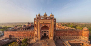 Built by Emperor Akbar in the 16th century, Fatehpur Sikri is a well-preserved Mughal city that showcases the architectural brilliance of the Mughal era.