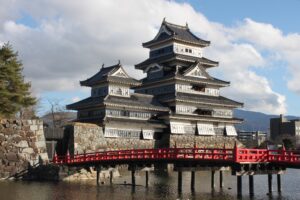 Matsumoto Castle is one of Japan's oldest and most beautiful castles, known for its black exterior and unique wooden construction. Visitors can explore the castle grounds and learn about its history. Tourists can see historical sites, beautiful gardens and traditional architecture and learn about the imperial history of Japan.