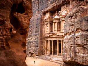 Located in the ancient city of Tayma, Al-Khazneh is a rock-cut tomb dating back to the 6th century BCE.Carved into a sandstone cliff, this imposing structure features intricate Nabatean inscriptions and reliefs, making it a significant archaeological site in Saudi Arabia.