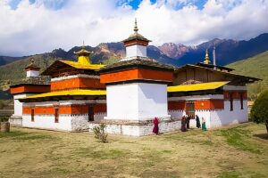 Located in Bumthang, this ancient temple, built in the 7th century, is one of 108 temples constructed by Tibetan King Songtsen Gampo to subdue a demoness threatening Buddhism.