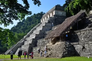 This archaeological site in Chiapas features well-preserved Mayan ruins, including the Temple of the Inscriptions and the Palace.