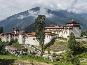 One of Bhutan's most impressive dzongs, located in central Bhutan, it has played a crucial role in the country's history and offers breathtaking views of the surrounding valleys.