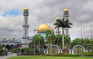 Built to celebrate the current Sultan's silver jubilee, this magnificent mosque in Kiarong is one of the largest in Southeast Asia and is noted for its striking golden domes and beautiful gardens.