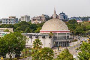 This museum in Bandar Seri Begawan houses a collection of royal artifacts, including the coronation regalia of Sultan Hassanal Bolkiah, offering insights into the country's royal heritage.