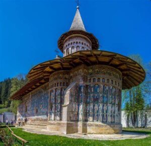 Located in Gura Humorului, this monastery is one of the famous Painted Monasteries of Bucovina. Voroneț Monastery is a UNESCO World Heritage Site, renowned for its vibrant exterior frescoes depicting biblical scenes, including the famous Last Judgment.