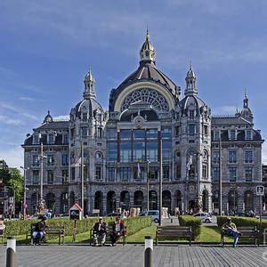 Often regarded as one of the most beautiful train stations in the world, this architectural marvel in Antwerp features an impressive combination of Neo-Renaissance, Art Nouveau, and modern styles.