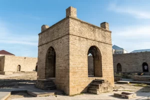 Situated in the Baku suburb of Surakhani, this 17th-century temple, known as the "Fire Temple of Baku," was used by Zoroastrians, Sikhs, and Hindus for worship. The temple's eternal flames are a significant symbol of Azerbaijan's historical association with fire worship.