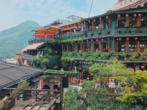 Once a gold mining town, Jiufen is now a charming hillside village known for its narrow streets, traditional teahouses, and stunning views of the Pacific Ocean. Visitors can explore the quaint shops, sample local snacks, and enjoy the nostalgic atmosphere.