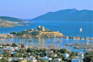 A vibrant coastal town known for its nightlife, Bodrum also boasts beautiful beaches and historical sites, such as the Bodrum Castle and the ancient Mausoleum of Halicarnassus, one of the Seven Wonders of the Ancient World.In Turkey, Bodrum is one of the most beautiful places for visitors.