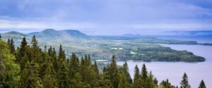 Renowned for its breathtaking vistas of Lake Pielinen and the surrounding forests, Koli is a popular spot for hiking and enjoying nature’s tranquility.