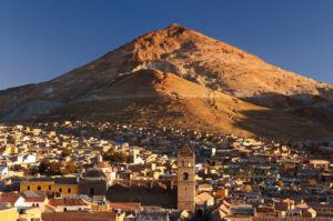 Once one of the richest cities in the world due to its silver mines, Potosí is now a UNESCO World Heritage site. The city is surrounded by stunning mountain scenery and features colonial architecture, including the famous Cerro Rico mountain.