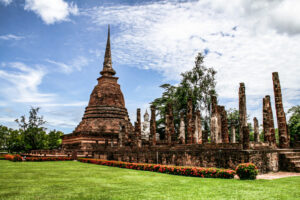 Another UNESCO site, Sukhothai features the ruins of the ancient capital of the Sukhothai Kingdom. Visitors can rent bicycles to explore the well-preserved temples and serene lotus ponds.