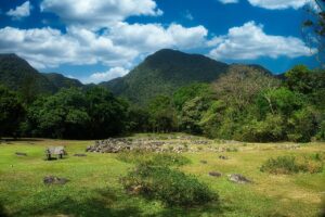 Located in a volcanic crater, El Valle de Antón is known for its stunning landscapes, waterfalls, and hot springs. Visitors can hike to the La India Dormida mountain, visit the local market, and enjoy the area's natural beauty.