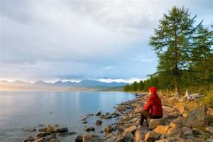 Known as the "Blue Pearl of Mongolia," Lake Khuvsgul is a crystal-clear freshwater lake located in the north. Surrounded by forests and snow-capped mountains, it is one of the most scenic places in Mongolia, perfect for trekking, fishing, and kayaking.