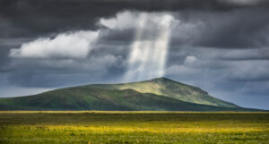 Located on the expansive Mongolian steppe, Shiliin Bogd offers a chance to experience the wide-open spaces of Mongolia. It's perfect for those interested in horseback riding and experiencing traditional nomadic life in a remote setting.